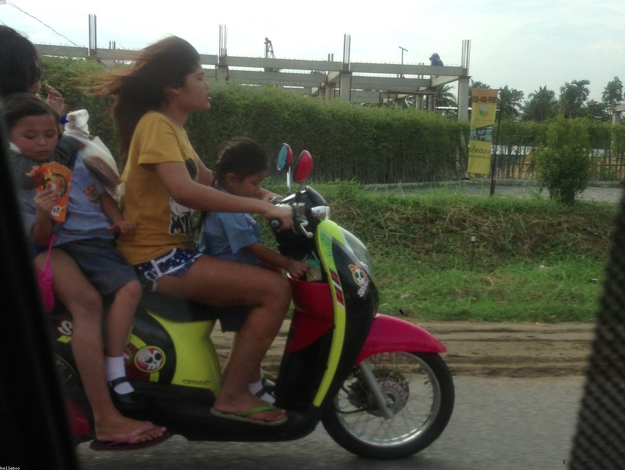 إعلان تجريبي كراجات تصليح  والعناية بالسيارات 06